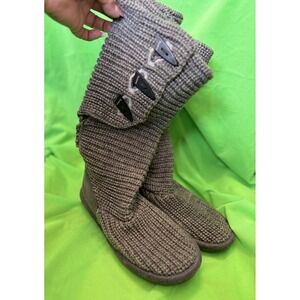 Bearpaw Gray Knit Tall Buttoned Sweater Boots Size 8 Logo Warm Winter